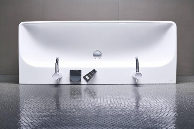 lavabo rettangolare doppio Smyle di Geberit in vetrocina bianco lucido con bordo inferiore a 1 cm lavabo rettangolare doppio Smyle di Geberit in vetrocina bianco lucido con bordo inferiore a 1 cm