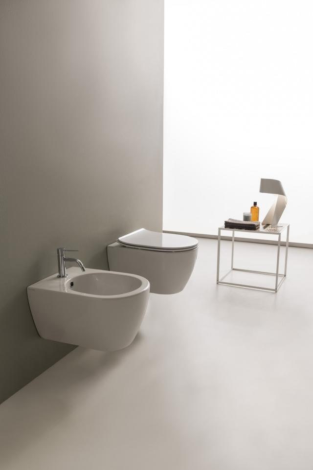 vaso e bidet sospesi molto compatti collezione Moon di Scarabeo vaso e bidet sospesi molto compatti collezione Moon di Scarabeo