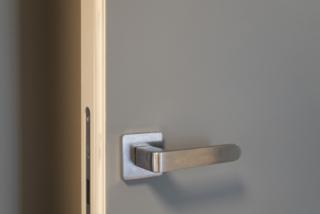 dettaglio-maniglia-porta dettaglio-maniglia-porta