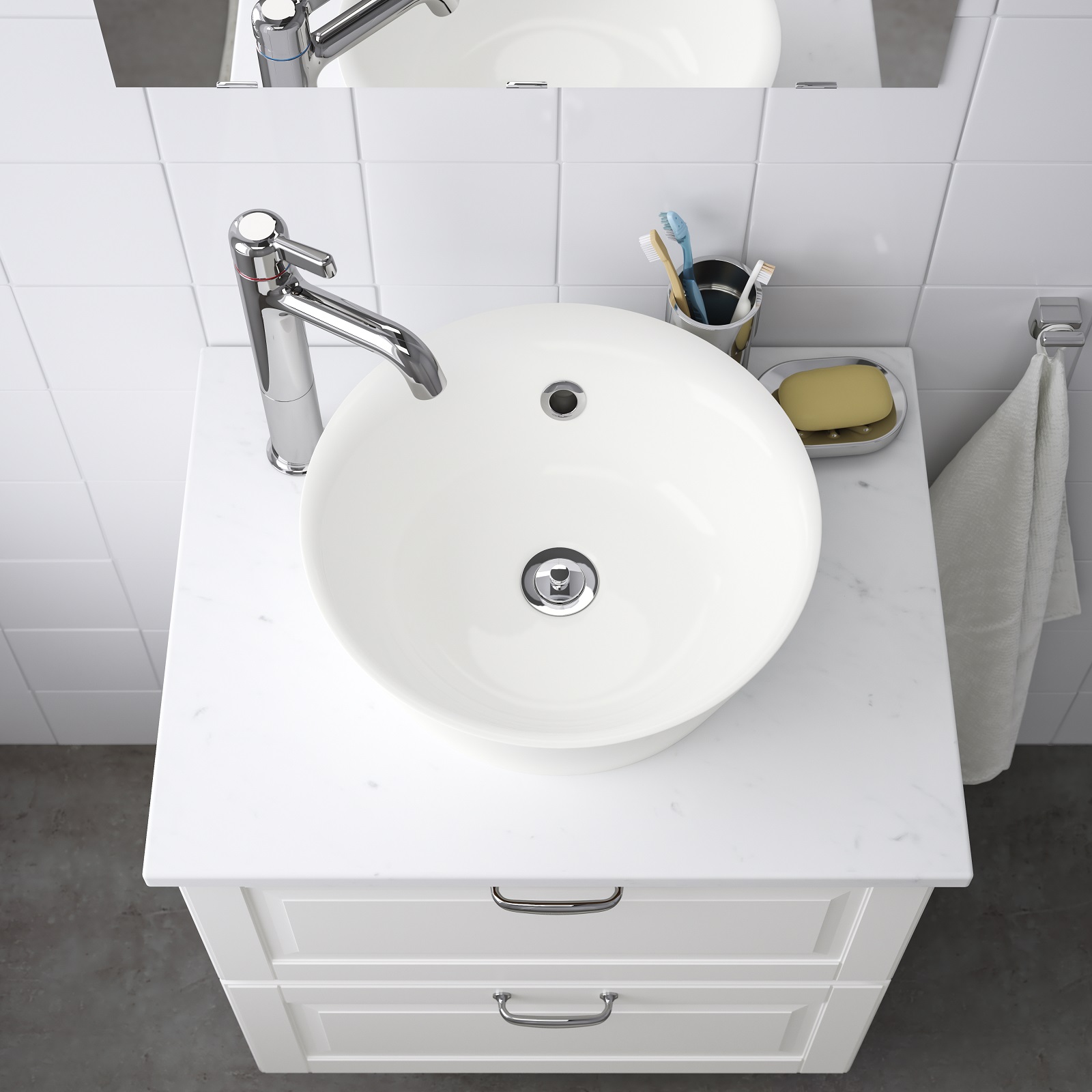È in conglomerato di marmo il lavabo tondo da appoggio bianco Kattevik di Ikea. Ha un diametro di 40 cm. Prezzo 99 euro. www.ikea.com È in conglomerato di marmo il lavabo tondo da appoggio bianco Kattevik di Ikea. Ha un diametro di 40 cm. Prezzo 99 euro. www.ikea.com