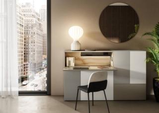 Madia 36e8 di Lago ha una linea compatta e salvaspazio, inoltre permette di dare vita ad una zona lavoro grazie alla presenza di un piccolo piano scrittoio a ribalta, su cui sistemare computer e documenti, dotato di un sistema di illuminazione a Led. La struttura in laccato con i frontali in  vetro lucido fango, tortora, bianco e mandorla la rendono resistente e decorativa. Internamente è presente un inserto in XGlass Onice. Prezzo su richiesta. www.lago.it