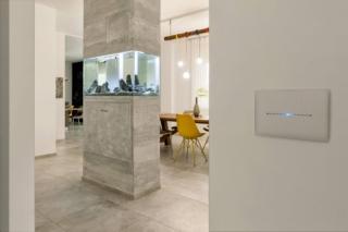 Placca AVE della serie Young Touch in tecnopolimero con effetti 3D Placca AVE della serie Young Touch in tecnopolimero con effetti 3D