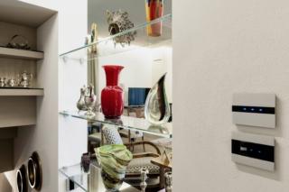 Placche AVE in alluminio naturale spazzolato della serie Allumia Touch Placche AVE in alluminio naturale spazzolato della serie Allumia Touch