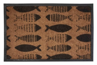 Zerbino GK-620/D di Novità Home in fibra di cocco naturale e rifinito con gomma nera è caratterizzato dal decoro di pesci stilizzati in nero. Misura 60 x 90 cm. Prezzo 47,70 euro. www.novitahome.com
