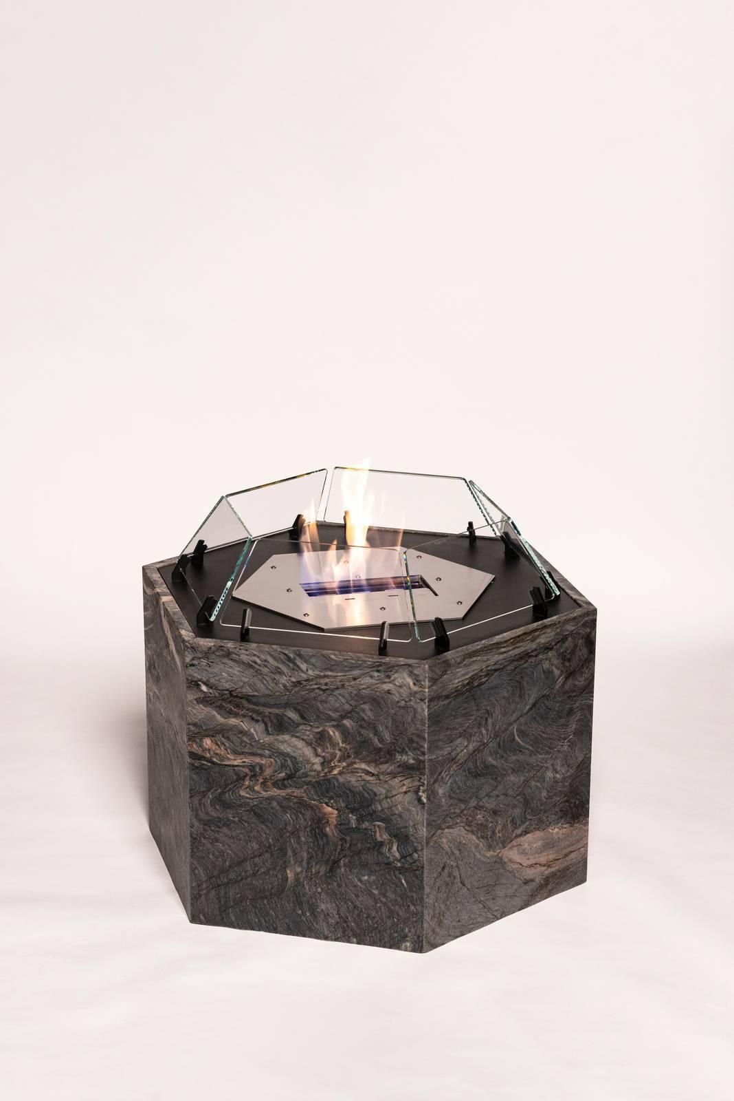 ART&DESIGN CASTRIGNANO allestimento via adige 43 Biokamino | Artista FRANCESCA NINI CARBONINI