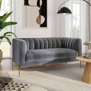 Iridium di Deghi
(www.deghi.it) con gambe sottili in metallo e rivestimento in velluto trapuntato misura L 152 x P 73
x H 72 cm. Costa 445,99 euro. Iridium di Deghi
(www.deghi.it) con gambe sottili in metallo e rivestimento in velluto trapuntato misura L 152 x P 73
x H 72 cm. Costa 445,99 euro.