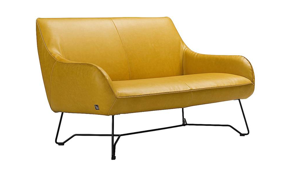 Namy di Egoitaliano (www.egoitaliano.com) ha struttura in multistrato con rinforzi in metallo, cuscini di schienale e seduta in poliuretano e base in metallo. Misura L 125 x P 76 x H 74 cm. Costa da 1.300 euro. Namy di Egoitaliano (www.egoitaliano.com) ha struttura in multistrato con rinforzi in metallo, cuscini di schienale e seduta in poliuretano e base in metallo. Misura L 125 x P 76 x H 74 cm. Costa da 1.300 euro.