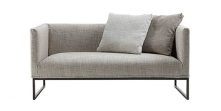 Asia Soft di Frigerio (www.frigeriosalotti.it) ha
la struttura imbottita in poliuretano e i piedini
in metallo brunito. Misura L 150 x P 77 x
H 68 cm e costa a partire da 2.950 euro + Iva. Asia Soft di Frigerio (www.frigeriosalotti.it) ha
la struttura imbottita in poliuretano e i piedini
in metallo brunito. Misura L 150 x P 77 x
H 68 cm e costa a partire da 2.950 euro + Iva.