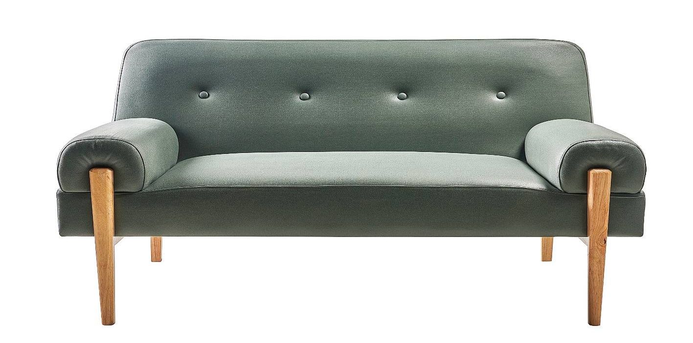 Peter in vendita da Kasanova
(www.kasanova.com) ha gambe in legno
che si innestano nei bracccioli e slanciano
la struttura bassa e compatta. Misura L 146 x
P 85 x H 79 cm e costa 990 euro + Iva. Peter in vendita da Kasanova
(www.kasanova.com) ha gambe in legno
che si innestano nei bracccioli e slanciano
la struttura bassa e compatta. Misura L 146 x
P 85 x H 79 cm e costa 990 euro + Iva.