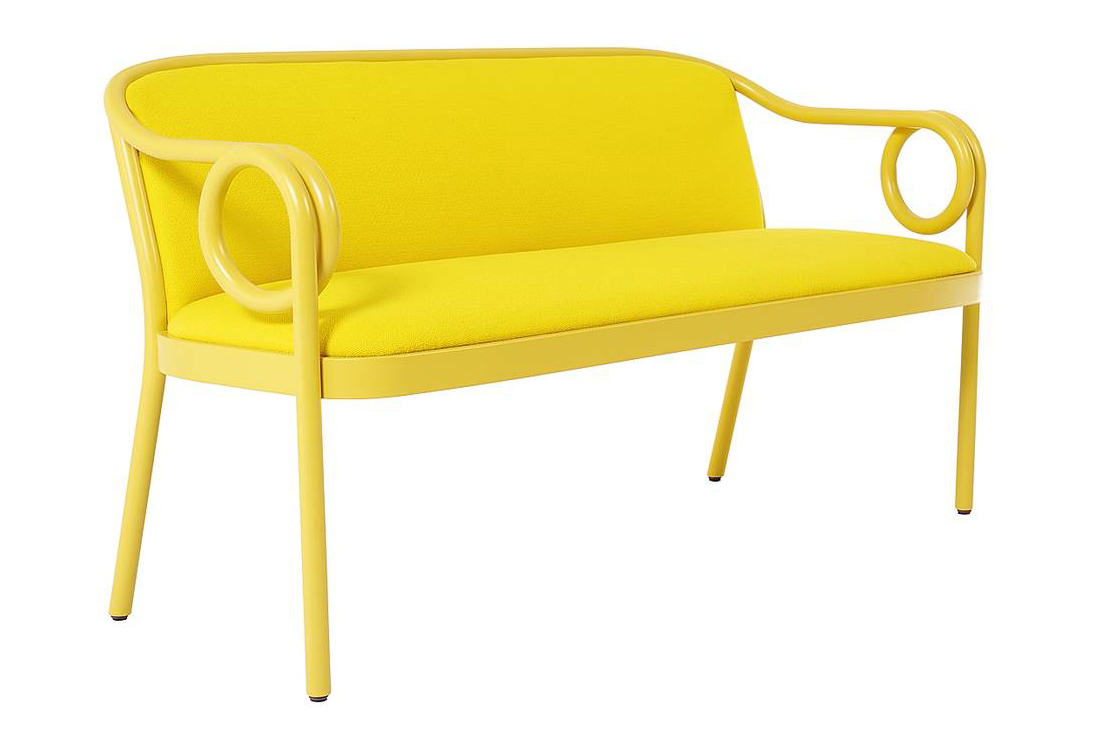 Loop Banquette di Gebrüder Thonet Vienna (www.gebruederthonetvienna.com), con struttura
in faggio laccato in tinta con il rivestimento, misura
L 145 x P 65 x H 77 cm. Costa da 3.593 euro + Iva. Loop Banquette di Gebrüder Thonet Vienna (www.gebruederthonetvienna.com), con struttura
in faggio laccato in tinta con il rivestimento, misura
L 145 x P 65 x H 77 cm. Costa da 3.593 euro + Iva.