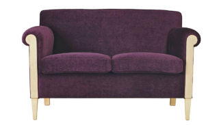 Club di Morelato (www.morelato.it) imbottito, con  struttura in legno
e molle di acciaio, è rivestito in velluto.
Misura L 137 x P 80 x H 86 cm
e costa a partire da 4.180 euro. Club di Morelato (www.morelato.it) imbottito, con  struttura in legno
e molle di acciaio, è rivestito in velluto.
Misura L 137 x P 80 x H 86 cm
e costa a partire da 4.180 euro.