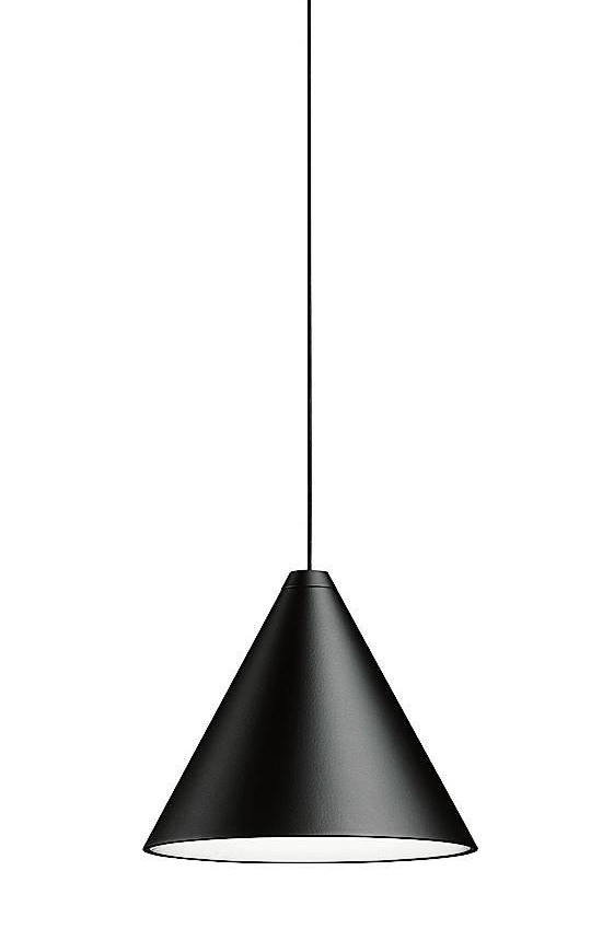 String Light di Flos (design Michael Anastassiades) produce luce diffusa. Prezzo della versione conica a LED dimmerabile e con cavo da, rosone escluso, 12 m 700 euro. Prezzo del rosone 350 euro. www.flos.com String Light di Flos (design Michael Anastassiades) produce luce diffusa. Prezzo della versione conica a LED dimmerabile e con cavo da, rosone escluso, 12 m 700 euro. Prezzo del rosone 350 euro. www.flos.com