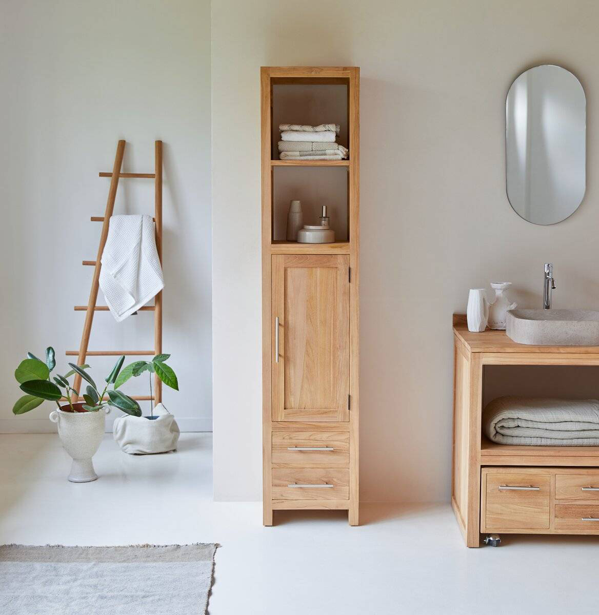 Teak massello certificato FSC® non trattato per Layang di Tikamoon, il mobile colonna che è solido e resistente all'umidità, perfetto per arredare il bagno. Misura L 35 x P 40 x H 190 cm. Prezzo 629 euro. www.tikamoon.it Teak massello certificato FSC® non trattato per Layang di Tikamoon, il mobile colonna che è solido e resistente all'umidità, perfetto per arredare il bagno. Misura L 35 x P 40 x H 190 cm. Prezzo 629 euro. www.tikamoon.it