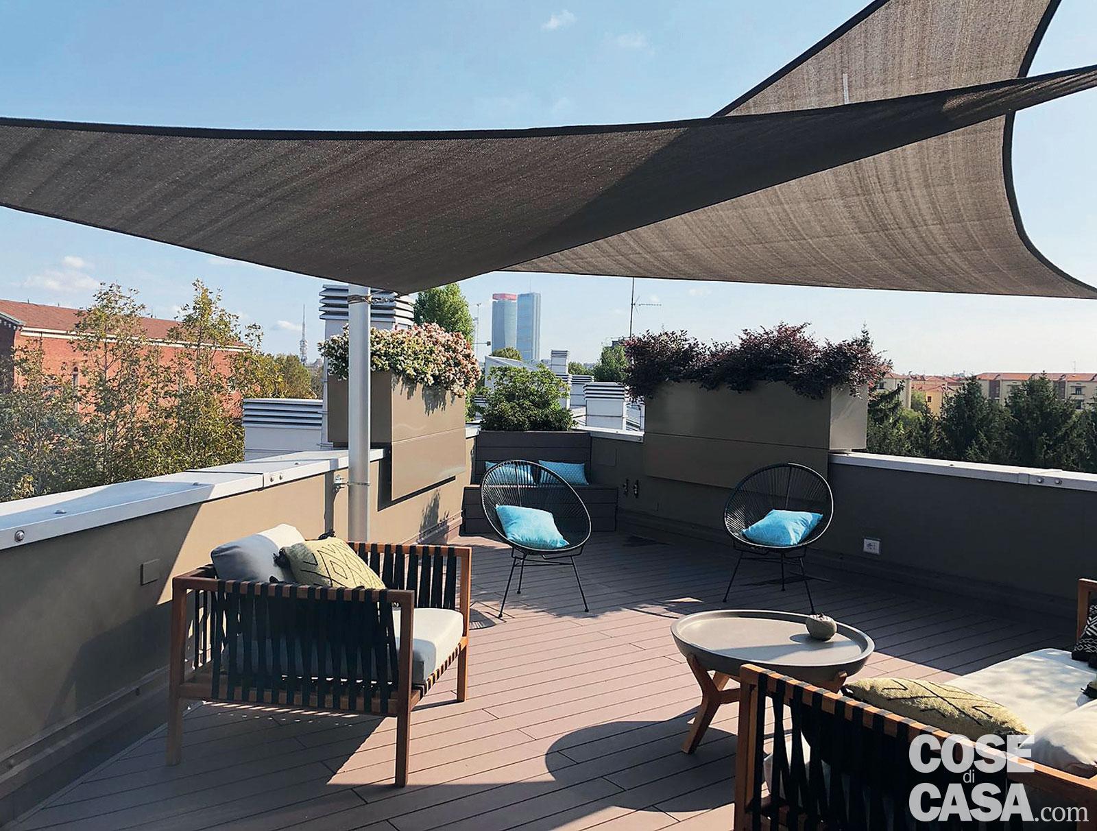 Il perimetro del terrazzo è di circa 40 metri lineari e il muretto che lo delimita offre una superficie totale d'appoggio di circa 16 mq. Il perimetro del terrazzo è di circa 40 metri lineari e il muretto che lo delimita offre una superficie totale d'appoggio di circa 16 mq.