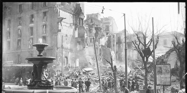 MA NOI RICOSTRUIREMO. La Milano bombardata del 1943 nell’Archivio Publifoto Intesa Sanpaolo MA NOI RICOSTRUIREMO. La Milano bombardata del 1943 nell’Archivio Publifoto Intesa Sanpaolo