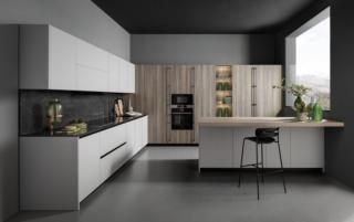 L'isola della composizione di D23 di Doimo Cucine è caratterizzata dal piano a scorrimento sul top che, una volta aperto, dà vita ad un'area snack e aumenta la superficie di lavoro; chiuso facilita l'accesso alle basi sottostanti. Le ante delle basi sono in Tecnolam monocolore Nebbia mentre quelle dell'armadiatura a colonne sono in Synchroface legno speciale Eucalipto Grigio; il top è in Okite Nero di Ormea. Prezzo su richiesta. www.doimocucine.com L'isola della composizione di D23 di Doimo Cucine è caratterizzata dal piano a scorrimento sul top che, una volta aperto, dà vita ad un'area snack e aumenta la superficie di lavoro; chiuso facilita l'accesso alle basi sottostanti. Le ante delle basi sono in Tecnolam monocolore Nebbia mentre quelle dell'armadiatura a colonne sono in Synchroface legno speciale Eucalipto Grigio; il top è in Okite Nero di Ormea. Prezzo su richiesta. www.doimocucine.com