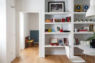 Libreria in legno che simula la muratura Libreria in legno che simula la muratura