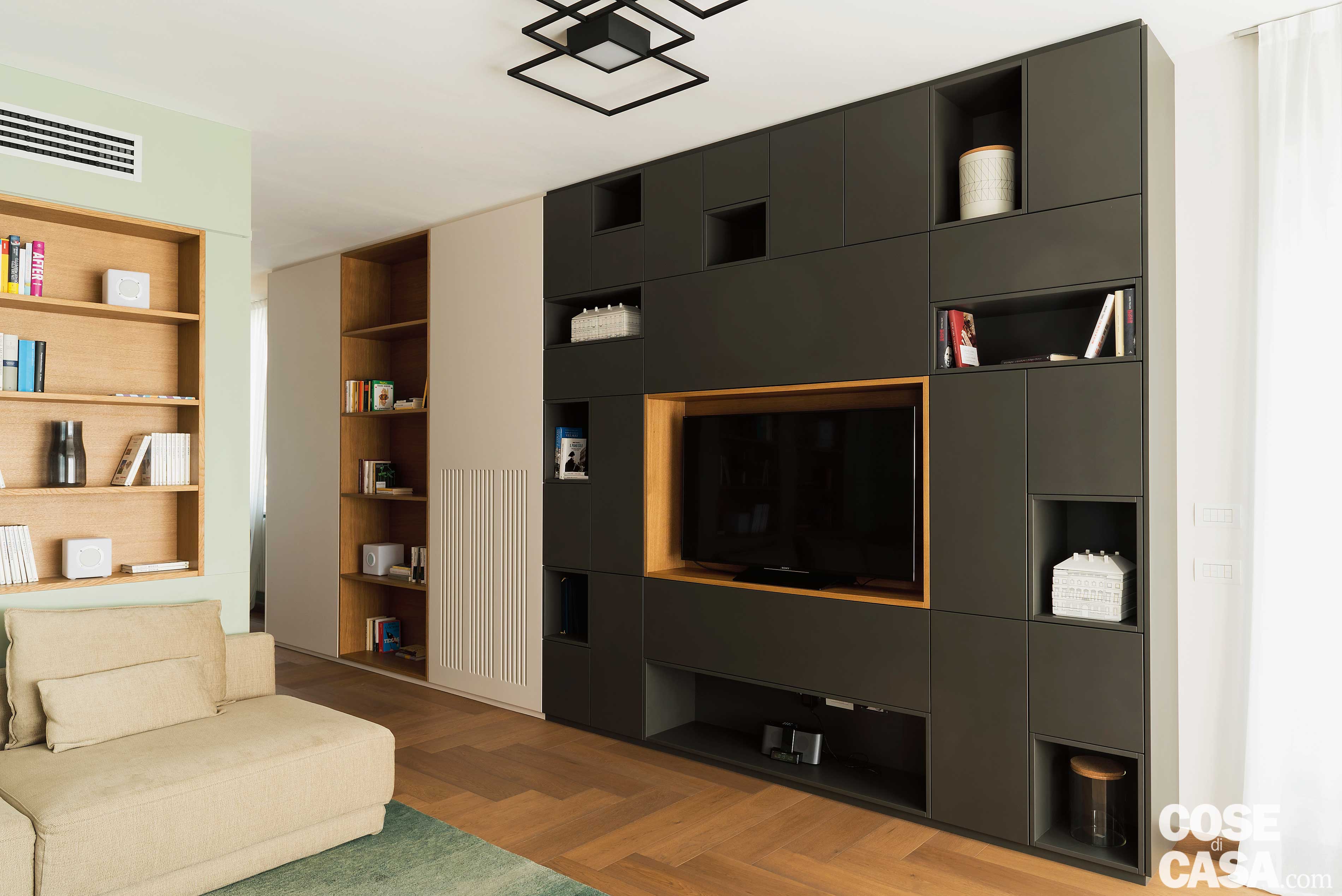 parete attrezzata e multitasking che si estende dal salotto al corridoio parete attrezzata e multitasking che si estende dal salotto al corridoio