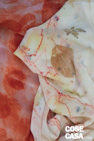 seta tinta con fiori, foglie e radici di Galium aparine seta tinta con fiori, foglie e radici di Galium aparine