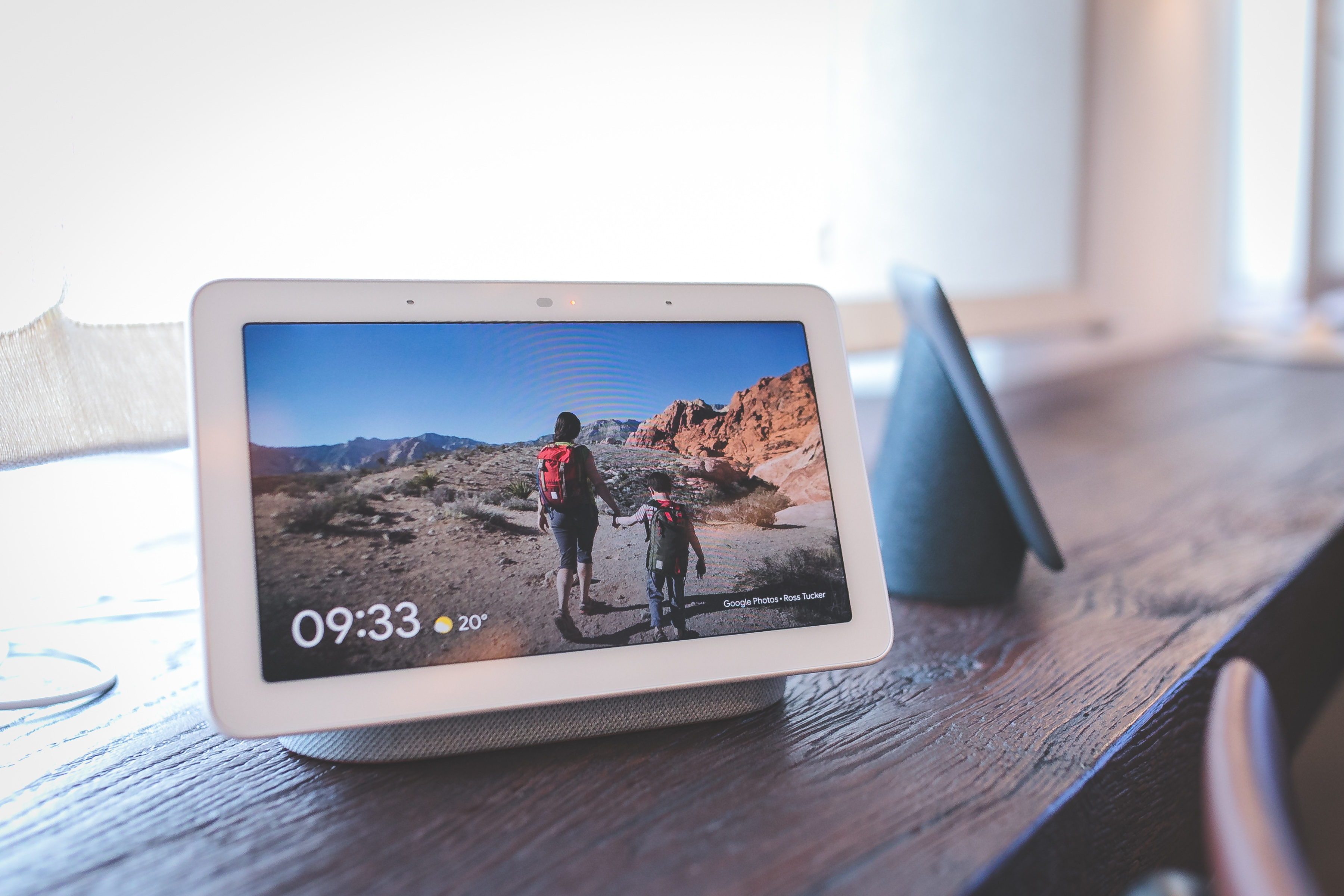 Google Nest Hub è pensato per aiutare quando si ha bisogno, con una semplice richiesta. Con l'Assistente Google integrato, è possibile usare i comandi vocali per avere il meglio di Google direttamente sul display di Nest Hub. Grazie al suo schermo è possibile fare video chiamate su Meet senza dover per forza accendere il PC. Prezzo 64,99 euro (invece di 89,99 euro). store.google.com Google Nest Hub è pensato per aiutare quando si ha bisogno, con una semplice richiesta. Con l'Assistente Google integrato, è possibile usare i comandi vocali per avere il meglio di Google direttamente sul display di Nest Hub. Grazie al suo schermo è possibile fare video chiamate su Meet senza dover per forza accendere il PC. Prezzo 64,99 euro (invece di 89,99 euro). store.google.com