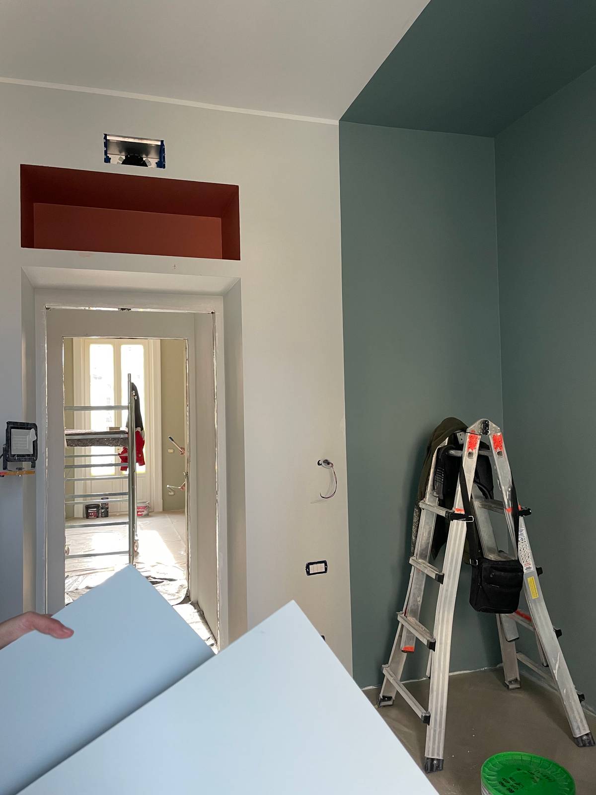 Cameretta in fase di pittura