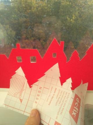 Sgrassate bene il vetro prima di incollare la decorazione. Sgrassate bene il vetro prima di incollare la decorazione.