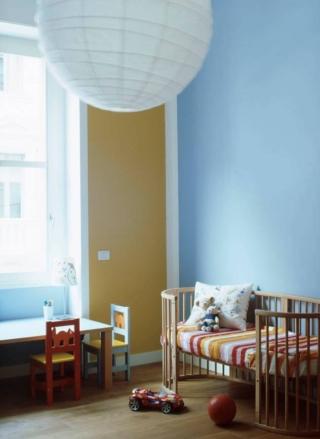 Cameretta colorata parate azzurra e giallo
