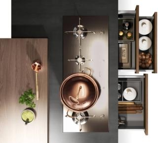 Il modello di cucine Lube Clover Design Collection Lux è nella finitura oro. La tipologia Lux offre ante arricchite da un profilo in metallo, curvo o ad L. Alle ante bordate sono poi abbinate due diverse tipologie di gola, da poter scegliere per personalizzare la propria cucina. Prezzo di una base da 60 cm con anta laccata metallo liquido ossidato finitura ottone, escluso top, 649 euro. www.cucinelube.it Il modello di cucine Lube Clover Design Collection Lux è nella finitura oro. La tipologia Lux offre ante arricchite da un profilo in metallo, curvo o ad L. Alle ante bordate sono poi abbinate due diverse tipologie di gola, da poter scegliere per personalizzare la propria cucina. Prezzo di una base da 60 cm con anta laccata metallo liquido ossidato finitura ottone, escluso top, 649 euro. www.cucinelube.it