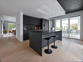 cucina laminato giza maistri ante laminato fenix nero ingo rivestimento pietra naturale grigio scuro isola bancone snack cucina laminato giza maistri ante laminato fenix nero ingo rivestimento pietra naturale grigio scuro isola bancone snack