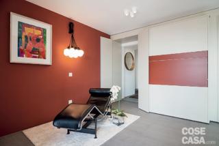 porta disimpegno mimetizzato in armadiatura, casa ricavata da garage, monolocale-depandance vista lago, progetto A. Castrignano porta disimpegno mimetizzato in armadiatura, casa ricavata da garage, monolocale-depandance vista lago, progetto A. Castrignano