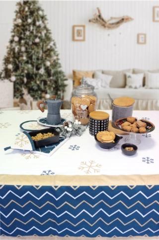 tavola-natale-2020-bella-vita-tovaglia-collezione-metallizzata-cotone-bianco-decori-blu-oro tavola-natale-2020-bella-vita-tovaglia-collezione-metallizzata-cotone-bianco-decori-blu-oro