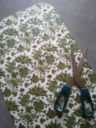 Ritagliate la carta a misura.