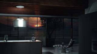 Nome: DA 7378 D Aura 4.0 Ambient di Miele
Classe di efficienza energetica: A+
Consumo energia elettrica su base annua: 31,6 kwh
Capacità aspirante: 440 mc/h
Capacità aspirante livello intensivo: 600 mc/h
Numero velocità: 3 + intensiva
Livello sonoro (alla 3° velocità): 66 decibel
Larghezza: Ø 70 cm
Caratteristiche: oltre a eliminare gli odori, controlla il livello di umidità e addirittura profuma l’ambiente grazie alla funzione AmbientFragrance. Quando viene attivata il corpo rotondo della cappa si apre e assume una forma ovale e la superficie di aspirazione si ingrandisce automaticamente. È dotata di lampadine a LED che generano una gamma di colori diversi, selezionabili dall’app Miele@mobile.
Prezzo: 6.969 euro
Sito web azienda: www.miele.it