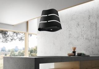 Nome: Wave Ux di Elica
Classe di efficienza energetica: A
Consumo energia elettrica su base annua: n.d.
Capacità aspirante: n.d.
Capacità aspirante livello intensivo: 610 mc/h
Numero velocità: 3 + intensivo
Livello sonoro (alla 3° velocità): 62 decibel
Larghezza: Ø 50 cm
Caratteristiche: filtrante e con pulsantiera elettronica, nella cappa la luce passa attraverso le onde intagliate nella lamina di acciaio. I filtri grassi in acciaio sono facilmente estraibili e lavabili in lavastoviglie, mentre i filtri odore di tipo Long Life sono rigenerabili con il lavaggio e hanno durata di tre anni. Ha luce a led di 4.000 K
Prezzo: prezzo da rivenditore
Sito web azienda: www.elica.com