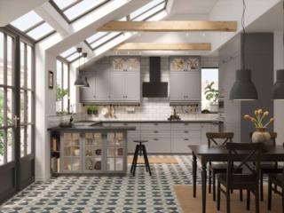 Una piccola penisola, con piano snack aggettante e basi a vetrinetta, completa la composizione con ante Bodbyn di Ikea Italia caratterizzata da uno stile tradizionale. La colorazione grigio chiaro degli arredi rende l'ambiente accogliente e luminoso. Un'anta Bodbyn misura L 60 x P 40 cm, prezzo 39 euro. www.ikea.com Una piccola penisola, con piano snack aggettante e basi a vetrinetta, completa la composizione con ante Bodbyn di Ikea Italia caratterizzata da uno stile tradizionale. La colorazione grigio chiaro degli arredi rende l'ambiente accogliente e luminoso. Un'anta Bodbyn misura L 60 x P 40 cm, prezzo 39 euro. www.ikea.com