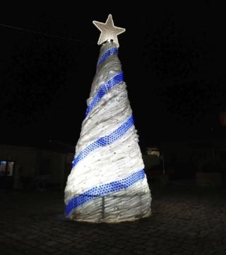 decorazioni natalizie luminose Castel Lagopesole decorazioni natalizie luminose Castel Lagopesole