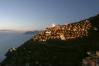 presepe luminoso collina di Manarola Cinque Terre presepe luminoso collina di Manarola Cinque Terre
