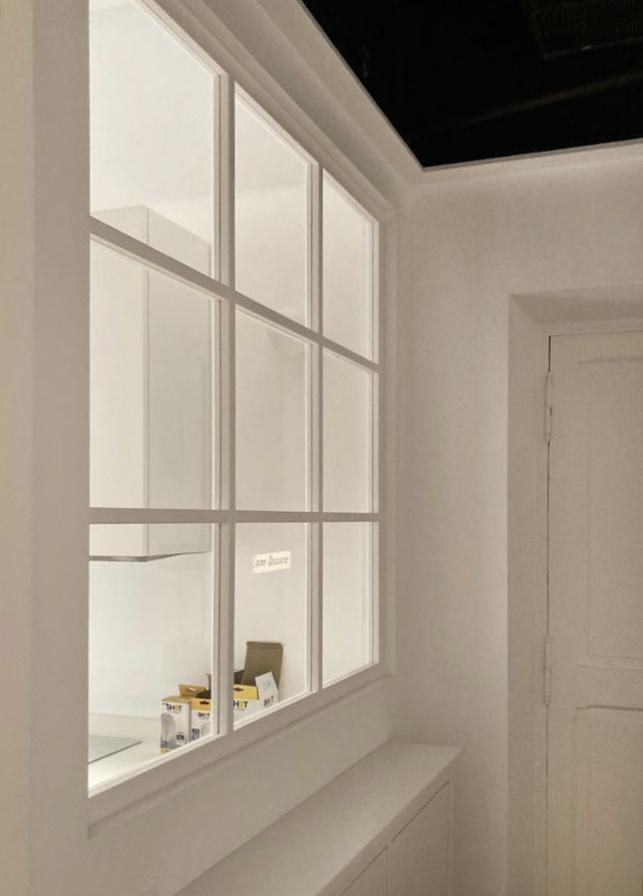 Dall'ingresso verso la cucina