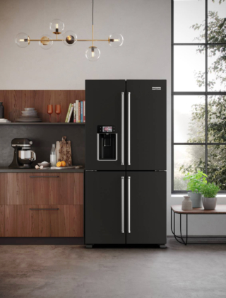 Il frigorifero a 4 porte side by side KCQBX 18900 di Kitchenaid ha design accattivante con finiture di pregio. Uno spazio convertibile nel congelatore permette di passare ad una qualsiasi delle 6 temperature preimpostate per conservare al meglio gli ingredienti e sfruttare al massimo lo spazio di conservazione. Ha distributore di acqua e ghiaccio incorporato nella porta e sensori che monitorano costantemente i livelli di temperatura e umidità. È in classe F. Misura L 91 x P 72 x H 188 cm. Prezzo da rivenditore. www.kitchenaid.it Il frigorifero a 4 porte side by side KCQBX 18900 di Kitchenaid ha design accattivante con finiture di pregio. Uno spazio convertibile nel congelatore permette di passare ad una qualsiasi delle 6 temperature preimpostate per conservare al meglio gli ingredienti e sfruttare al massimo lo spazio di conservazione. Ha distributore di acqua e ghiaccio incorporato nella porta e sensori che monitorano costantemente i livelli di temperatura e umidità. È in classe F. Misura L 91 x P 72 x H 188 cm. Prezzo da rivenditore. www.kitchenaid.it