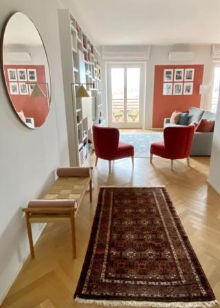 Ingresso con portali, vista verso il soggiorno