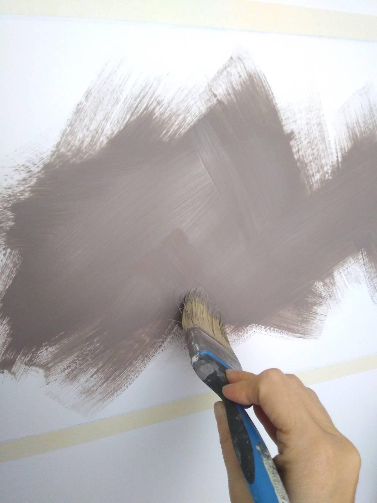 Muro bianco: la linea completa di pitture e pennelli per professionisti