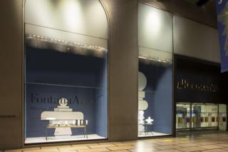 vetrina FontanaArte Rinascente Milano vetrina FontanaArte Rinascente Milano