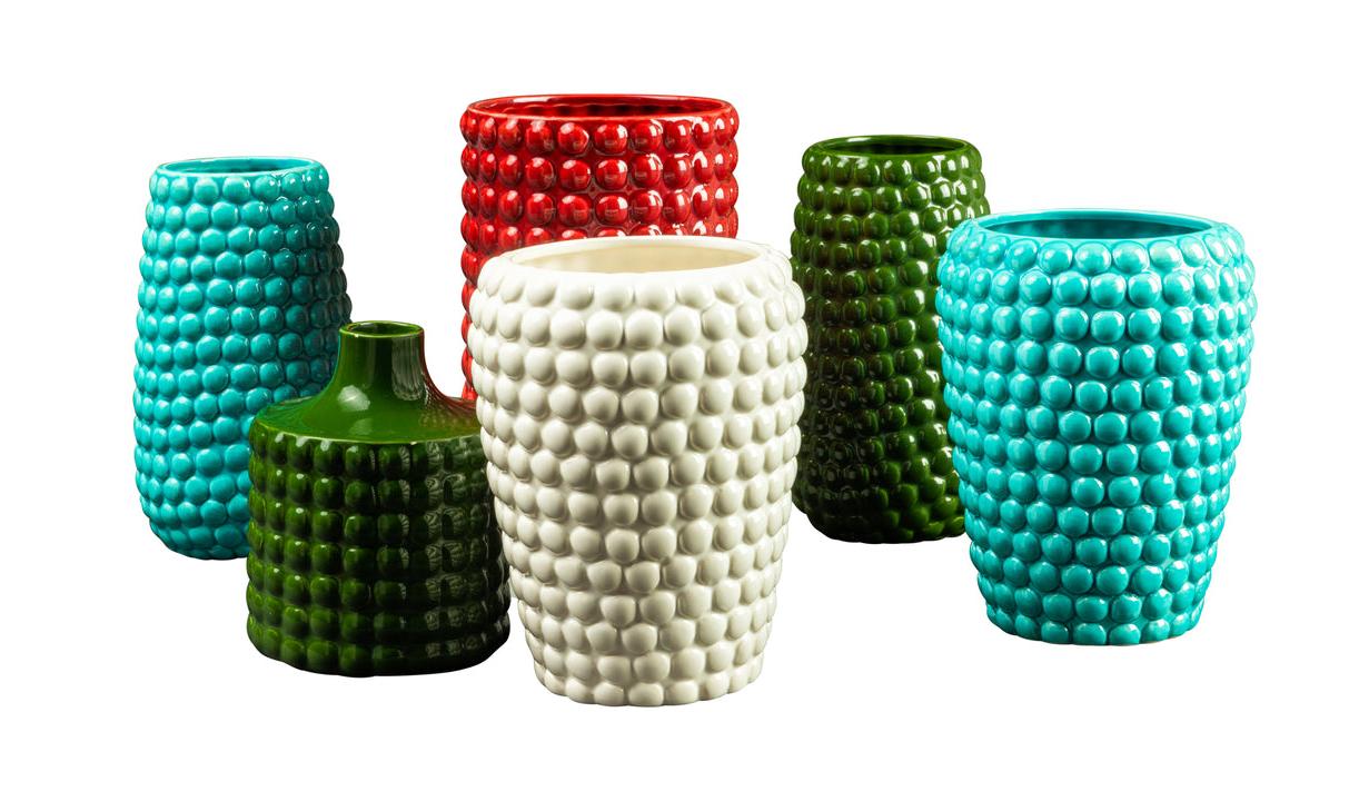 I vasi della linea Poppit di Novità Home sono realizzati in pietra dolomia, con la superficie lavorata sono molto decorativi, sono disponibili in diverse misure, forme e colori e donano un tocco di colore ad ogni ambiente. Prezzo a partire da 12,10 euro www.novitahome.com I vasi della linea Poppit di Novità Home sono realizzati in pietra dolomia, con la superficie lavorata sono molto decorativi, sono disponibili in diverse misure, forme e colori e donano un tocco di colore ad ogni ambiente. Prezzo a partire da 12,10 euro www.novitahome.com