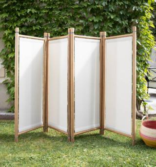 Cliff di Tectona è il paravento modulabile con struttura in teak massello e pannello in tela Batyline, liberamente componibile con i pannelli venduti singolarmente e di facile montaggio sui cardini in acciaio. Ogni pannello misura L 60 x H 160 cm ed il prezzo è 600 euro. www.tectona.net Cliff di Tectona è il paravento modulabile con struttura in teak massello e pannello in tela Batyline, liberamente componibile con i pannelli venduti singolarmente e di facile montaggio sui cardini in acciaio. Ogni pannello misura L 60 x H 160 cm ed il prezzo è 600 euro. www.tectona.net