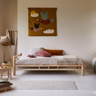 Ispirazione naturale per il letto Kalif di Tikamoon realizzato in Teak massello con un aspetto piacevolmente grezzo. L'altezza ridotta permette di utilizzarlo anche per i bambini più piccoli e,l una volta cresciuti, si trasforma in sofà sistemando qualche cuscino. Misura L 206 x P 107 x H 55 cm. Prezzo 829 euro. www.tikamoon.it Ispirazione naturale per il letto Kalif di Tikamoon realizzato in Teak massello con un aspetto piacevolmente grezzo. L'altezza ridotta permette di utilizzarlo anche per i bambini più piccoli e,l una volta cresciuti, si trasforma in sofà sistemando qualche cuscino. Misura L 206 x P 107 x H 55 cm. Prezzo 829 euro. www.tikamoon.it