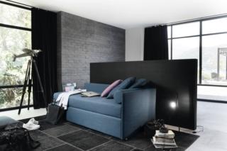 Il letto ad angolo basso Space di Noctis è perfetto per un adolescente. Ha rivestimento in tessuto Tobago nei toni del blu e la rete automatica. Appoggiato ad un paravento dà vita ad un angolo privato. Misura L 91 x P 210  x H 70 cm. Prezzo a partire da 1.182 euro. www.noctis.it Il letto ad angolo basso Space di Noctis è perfetto per un adolescente. Ha rivestimento in tessuto Tobago nei toni del blu e la rete automatica. Appoggiato ad un paravento dà vita ad un angolo privato. Misura L 91 x P 210  x H 70 cm. Prezzo a partire da 1.182 euro. www.noctis.it