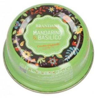 La candela in lattina di Brandani si presenta in un colorato contenitore dalla classica apertura a strappo tramite apposita linguetta. Al suo interno, una vera sorpresa: una cera profumata disponibile in otto diverse profumazioni e colori (questa è a base di mandarino e basilico). Ogni lattina richiama la tonalità della cera al suo interno, che a sua volta ne ricorda la fragranza. Prezzo 3,50 euro. brandani.it La candela in lattina di Brandani si presenta in un colorato contenitore dalla classica apertura a strappo tramite apposita linguetta. Al suo interno, una vera sorpresa: una cera profumata disponibile in otto diverse profumazioni e colori (questa è a base di mandarino e basilico). Ogni lattina richiama la tonalità della cera al suo interno, che a sua volta ne ricorda la fragranza. Prezzo 3,50 euro. brandani.it