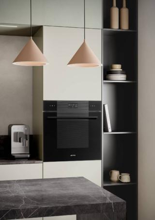 Il forno combinato a microonde Galileo SpeedwaveXL è dotato di tecnologia Inverter che produce un flusso continuo di microonde per un minore stress termico sugli ingredienti, e di tecnologia Stirrer per una distribuzione conica delle onde, così evitare la necessità di un piatto rotante per una cottura perfettamente uniforme. 5 pulsanti touch controllano le funzioni e i parametri in modo semplice e intuitivo, lasciandoli sempre visibili e monitorabili durante la cottura. Largo 60 cm, ha 11 funzioni ed è capiente 68 litri. Prezzo 2.209 euro. www.smeg.it Il forno combinato a microonde Galileo SpeedwaveXL è dotato di tecnologia Inverter che produce un flusso continuo di microonde per un minore stress termico sugli ingredienti, e di tecnologia Stirrer per una distribuzione conica delle onde, così evitare la necessità di un piatto rotante per una cottura perfettamente uniforme. 5 pulsanti touch controllano le funzioni e i parametri in modo semplice e intuitivo, lasciandoli sempre visibili e monitorabili durante la cottura. Largo 60 cm, ha 11 funzioni ed è capiente 68 litri. Prezzo 2.209 euro. www.smeg.it