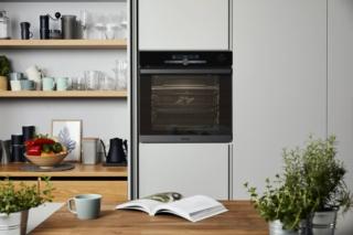 Grazie al ciclo di pulizia di 30 minuti è possibile sfruttare l’azione del vapore per agevolare la manutenzione del forno BSA66334PG di Hisense. Capiente 77 litri, permette di cucinare pietanze di grandi dimensioni e di sfruttare la cottura simultanea multilivello. In classe A+, ha 23 funzioni e è largo 60 cm. Prezzo 749 euro. www.hisense.it Grazie al ciclo di pulizia di 30 minuti è possibile sfruttare l’azione del vapore per agevolare la manutenzione del forno BSA66334PG di Hisense. Capiente 77 litri, permette di cucinare pietanze di grandi dimensioni e di sfruttare la cottura simultanea multilivello. In classe A+, ha 23 funzioni e è largo 60 cm. Prezzo 749 euro. www.hisense.it