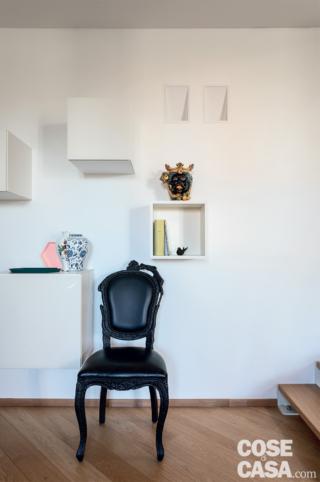 Particolare dell'ingresso della casa di 67 mq con soppalco nel sottotetto Particolare dell'ingresso della casa di 67 mq con soppalco nel sottotetto